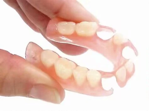 Dentiera elastica